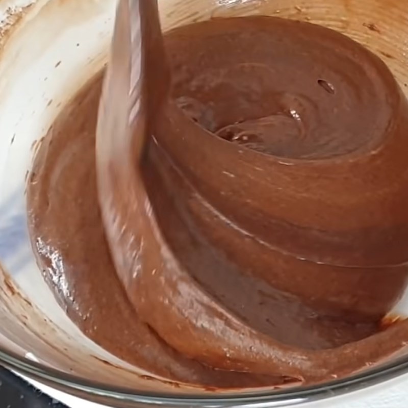 Bước 4 Trộn bột, đổ khay nướng bánh Bánh socola không cần bột mì, bột nở