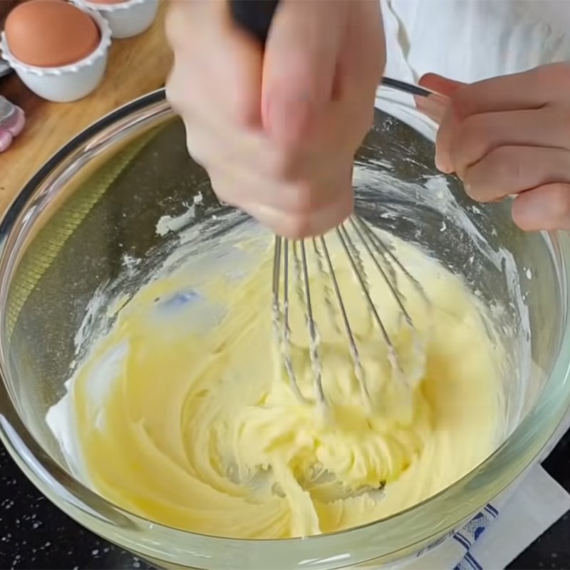 Bước 1 Trộn hỗn hợp bơ đường trứng Bánh tart trái cây thập cẩm hình chiếc cốc