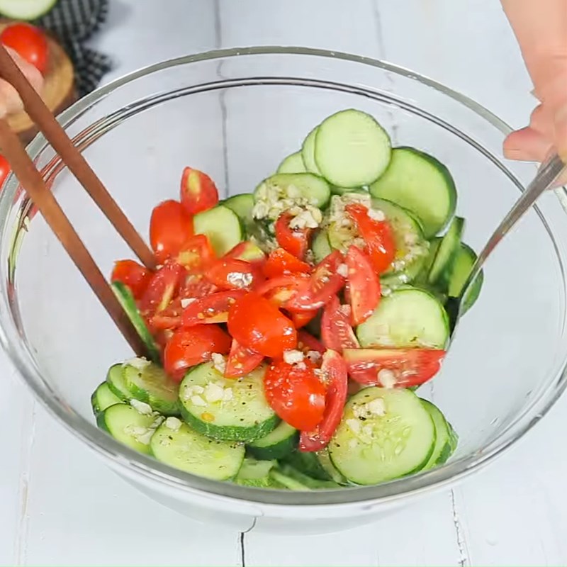 Bước 3 Trộn salad Salad dưa chuột cà chua