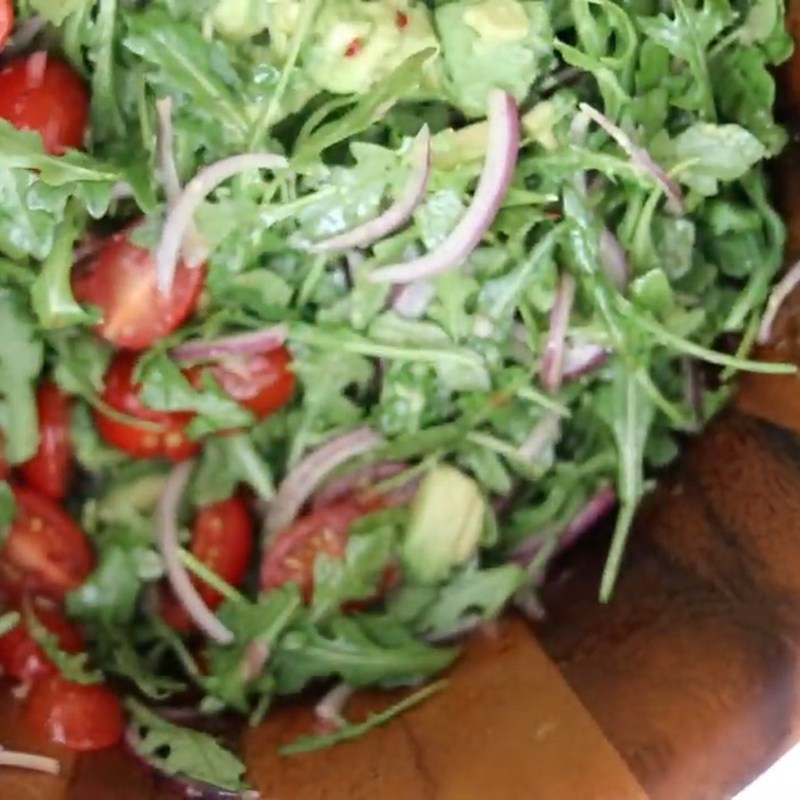 Bước 3 Trộn salad Rocket salad cà chua bơ