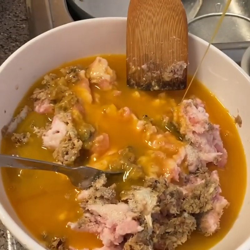 Bước 2 Trộn ướp thịt Khô cá sửu chưng thịt băm và trứng