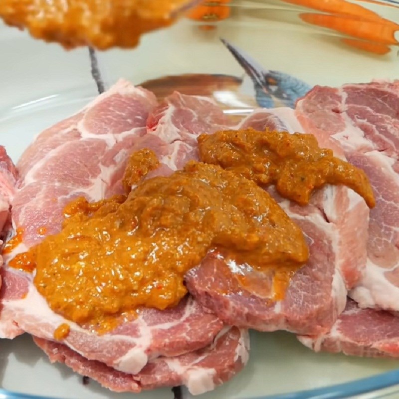 Bước 3 Ướp sườn Sườn nướng cơm tấm