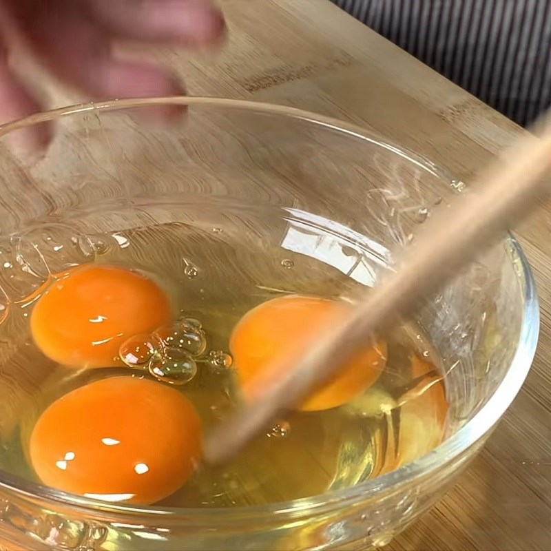 Bước 3 Xào trứng Trứng xào rau củ