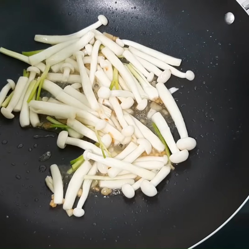 Step 3 Stir-fry Vegetables Stir-Fried Noodles with Eggs Vegetables & Mushrooms