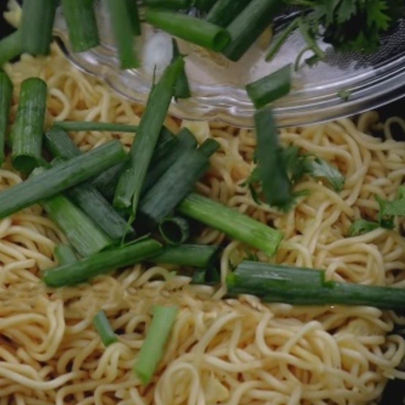 Step 3 Stir-fry Noodles Stir-fried noodles with omelettes