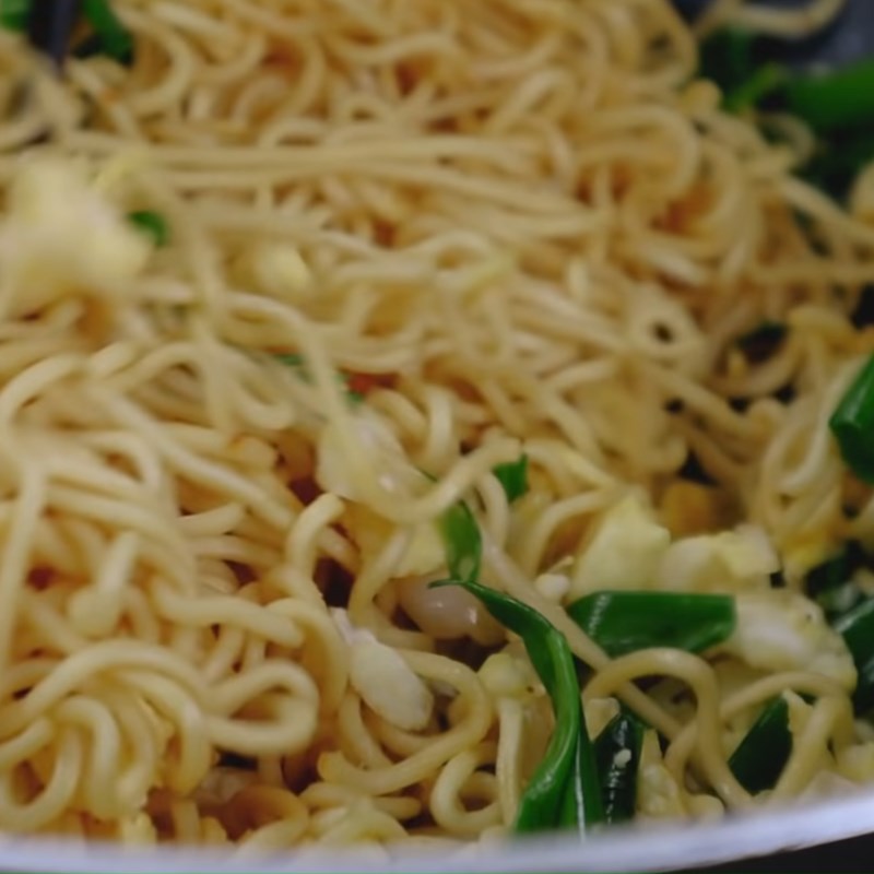 Step 3 Stir-fry Noodles Stir-fried noodles with omelettes