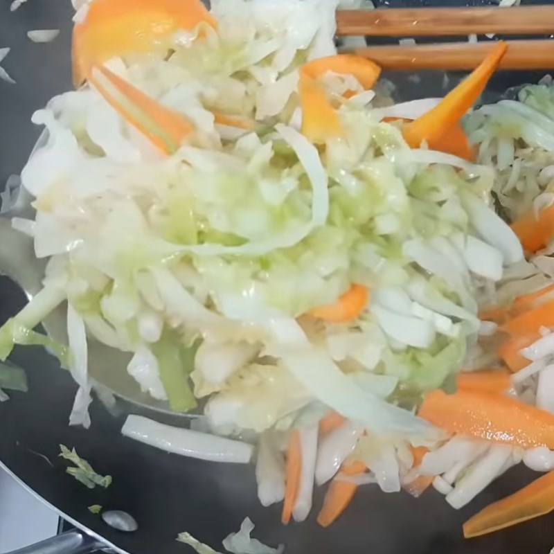 Step 3 Stir-fry Vegetables Stir-Fried Noodles with Eggs Vegetables & Mushrooms