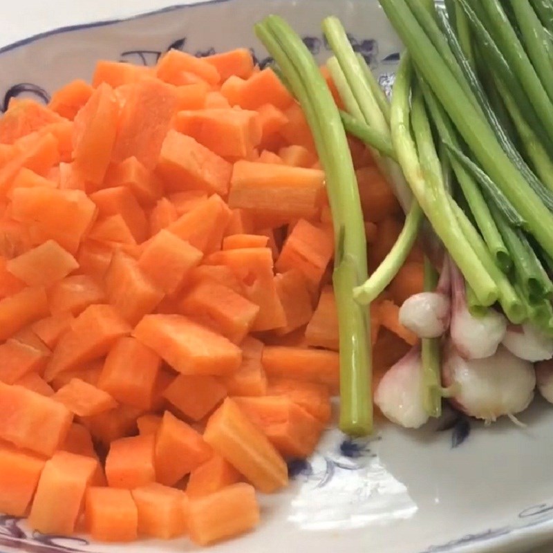 Bước 3 Sơ chế các nguyên liệu khác Cháo hải sâm sò điệp