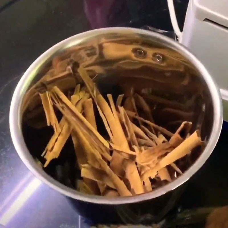 Bước 3 Xay nhuyễn làm bột Bột quế