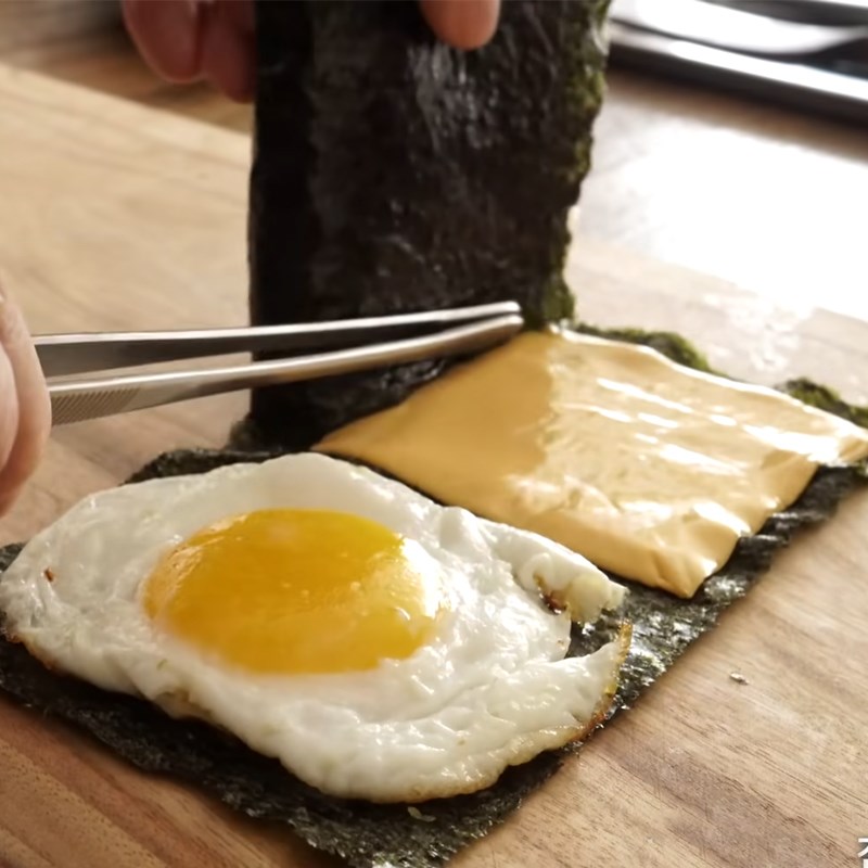Bước 3 Xếp nguyên liệu Kimbap