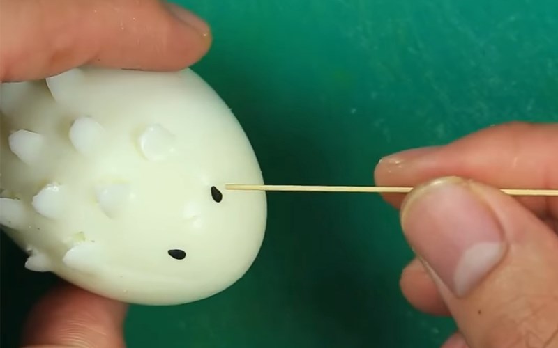 D&ugrave;ng hạt m&egrave; đen để l&agrave;m mắt