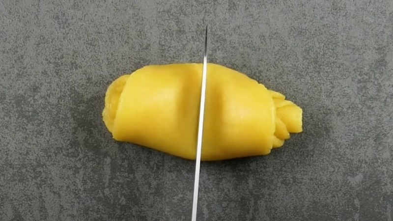 Cắt đ&ocirc;i bột 