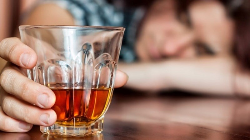 Kh&ocirc;ng uống tr&agrave; sau khi uống rượu