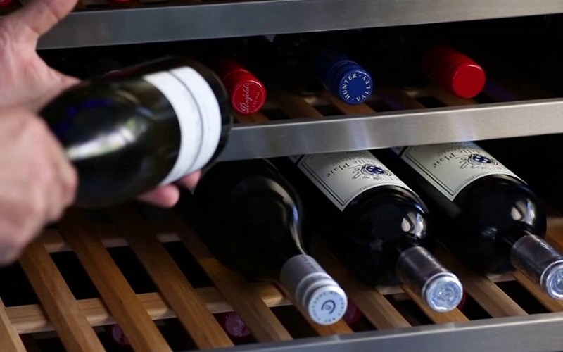 Rượu đặt nằm ngang 