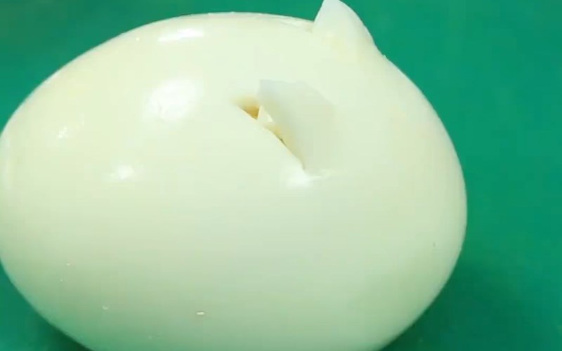L&agrave;m tai thỏ cho trứng luộc