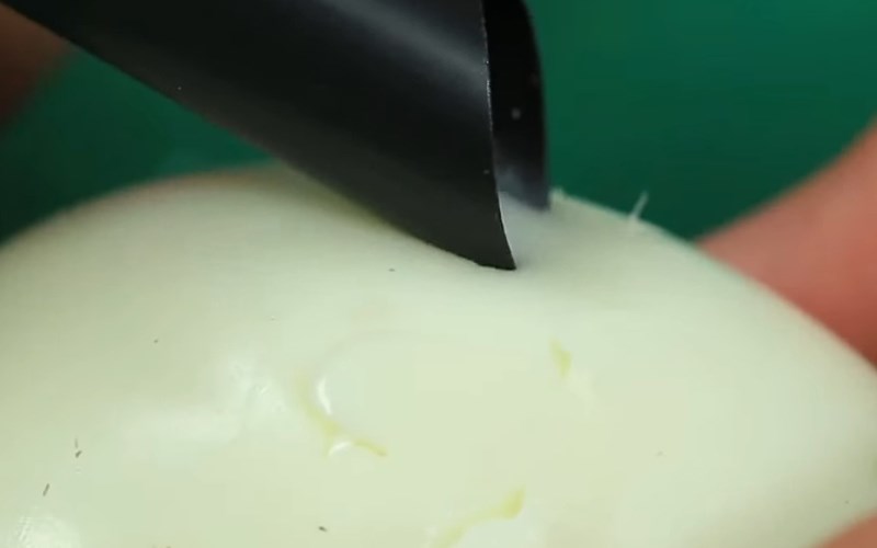 D&ugrave;ng ống h&uacute;t tạo gai nh&iacute;m