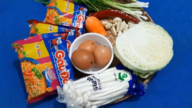 nguyên liệu làm mì xào trứng rau củ nấm