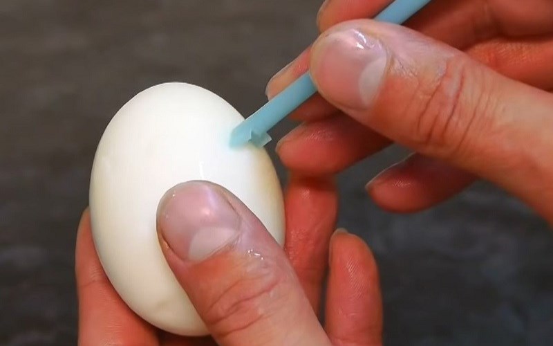 cắt chữ V l&ograve;ng trắng trứng