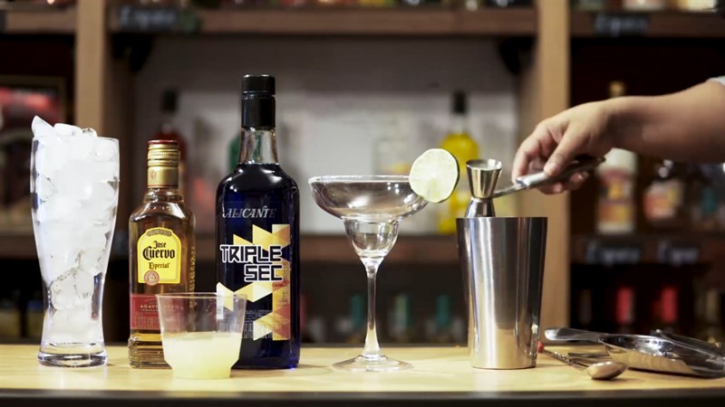 Nguyên liệu món ăn 2 công thức cocktail blue margarita