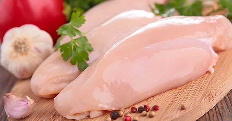 Làm bột canh từ thịt gà