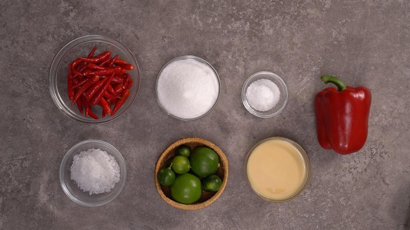 Nguyên liệu món ăn muối ớt xanh và muối ớt đỏ