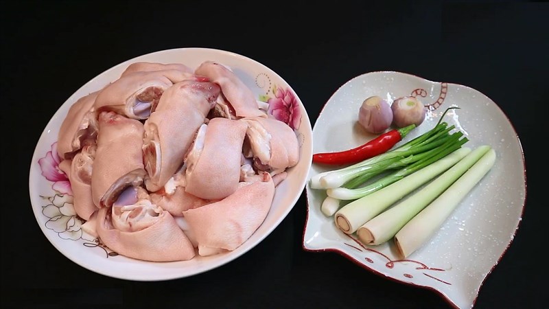 Nguyên liệu món ăn móng giò kho sả ớt