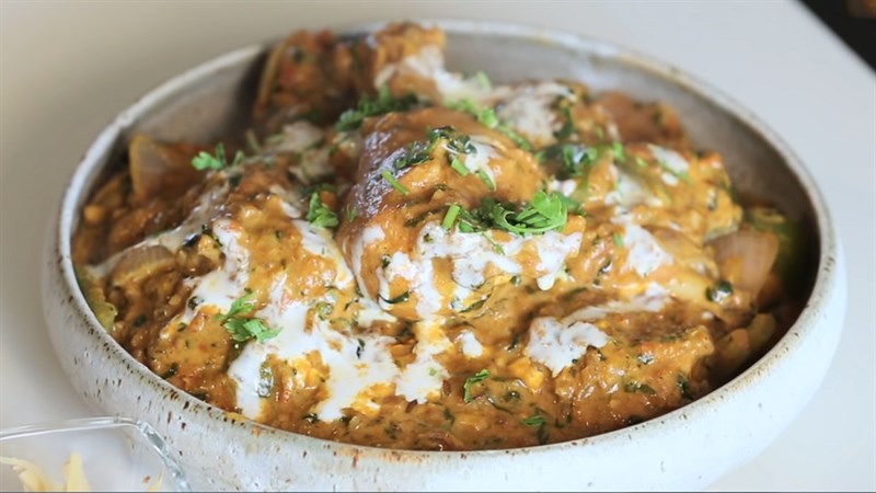 Thịt g&agrave; x&agrave;o patiala