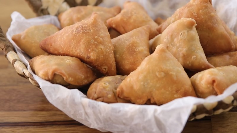 B&aacute;nh samosa
