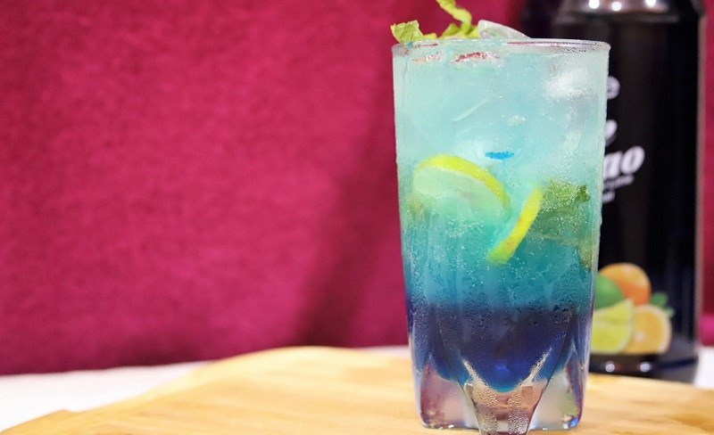 Blue lagoon mocktail