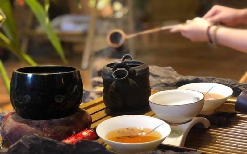 Uống trà thời điểm đói
