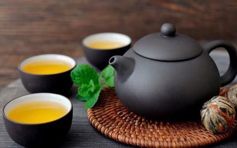 Ăn hải sản uống trà