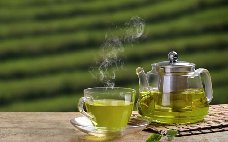 Uống thuốc cùng với nước trà
