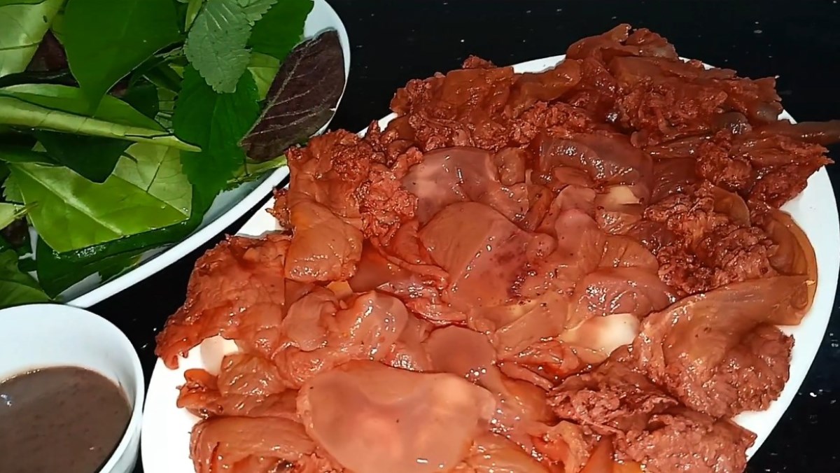 Cách làm nộm sứa đỏ chấm bỗng và mắm tôm thơm ngon hấp dẫn lạ miệng