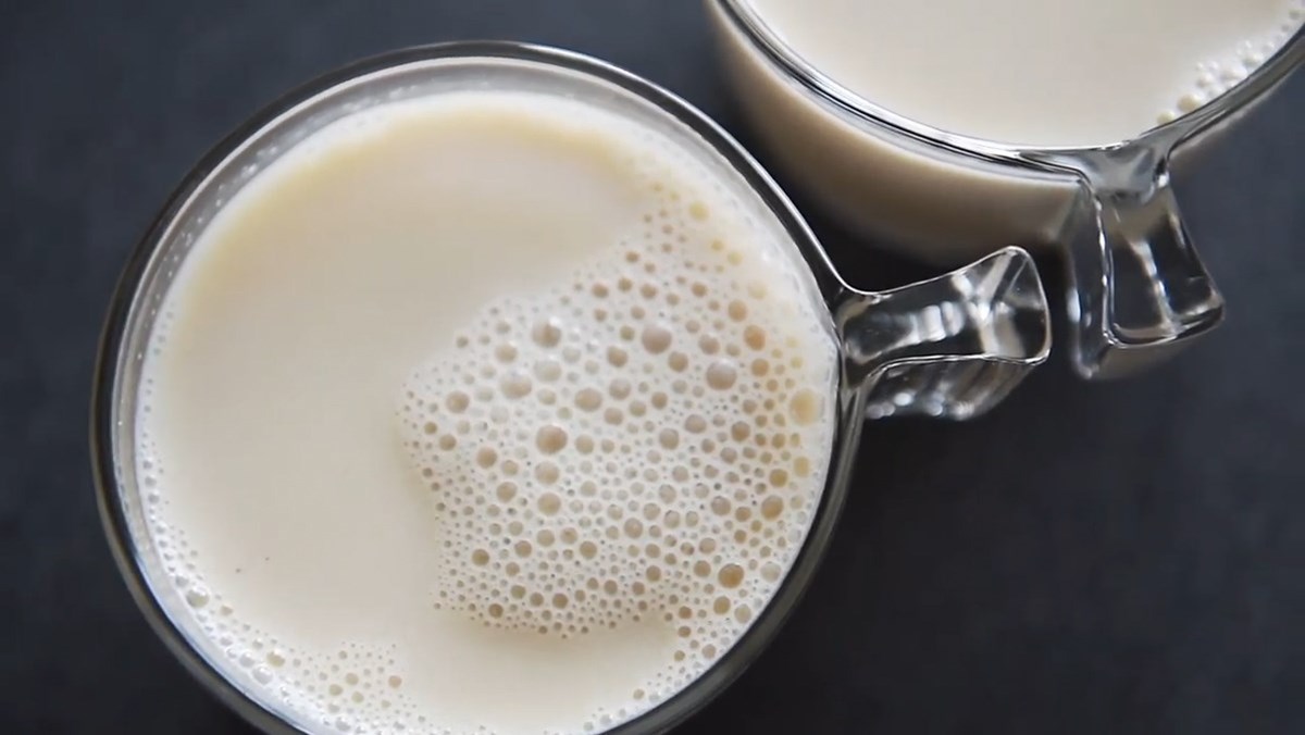 Hướng dẫn Cách nấu trà sữa gạo rang Tự tay làm tại nhà dễ dàng và ngon miệng