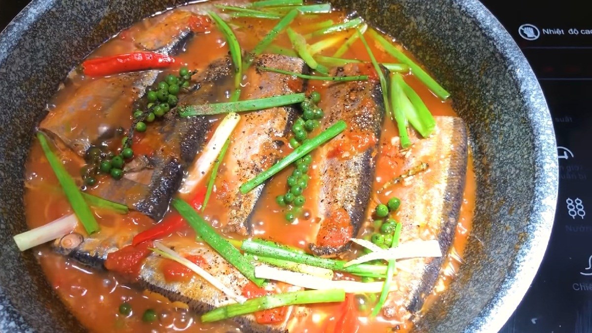 Thưởng thức cá thu Nhật kho thơm ngon, chắc thịt, giàu protein và dinh dưỡng. Hãy xem hình ảnh để nhìn thấy vẻ đẹp của món ăn này, sự phong phú và hấp dẫn trong cách chế biến. Saba là một loài cá được ưa chuộng nhất trong ẩm thực Nhật Bản, bạn sẽ không thể nào bỏ qua.