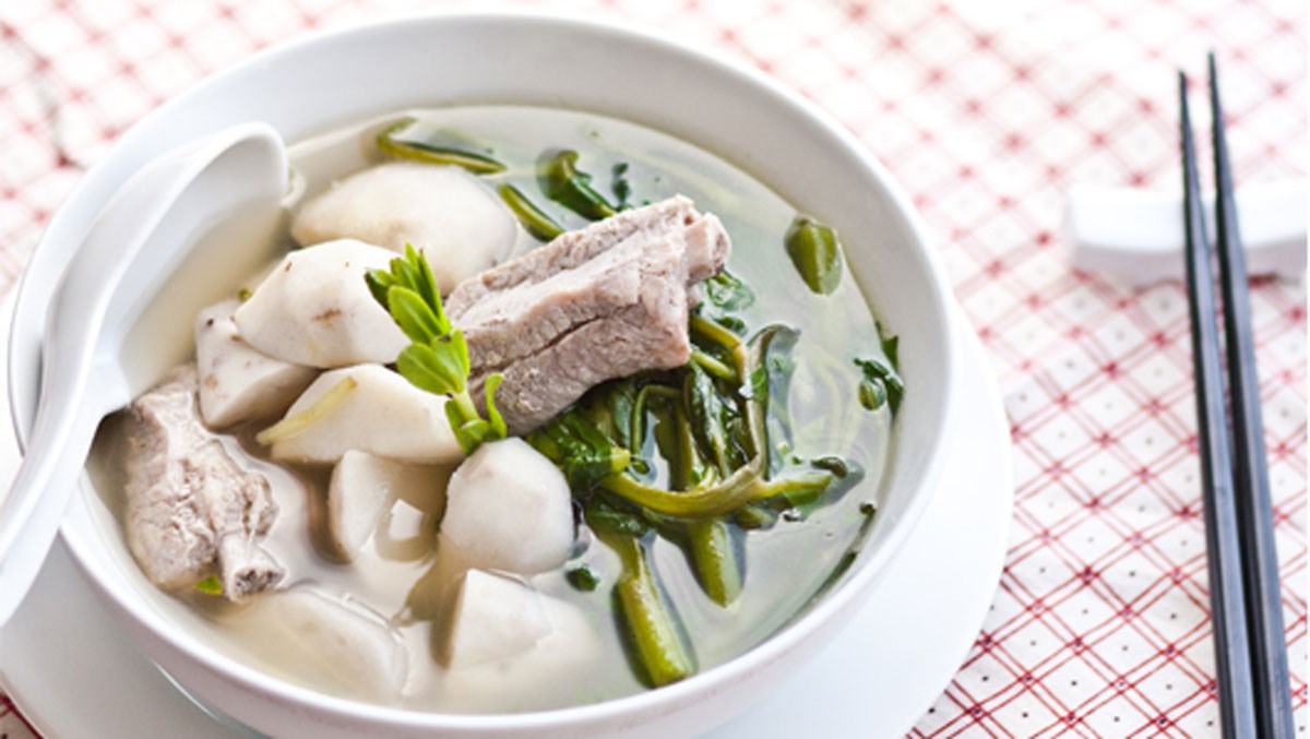 Canh khoai sọ rau muống