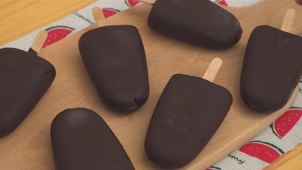 Hướng dẫn Cách làm kem phủ socola ngon tuyệt cho món tráng miệng