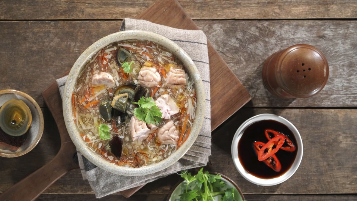 Có những cách trang trí và phục vụ súp hải sản để tạo điểm nhấn cho bữa ăn?