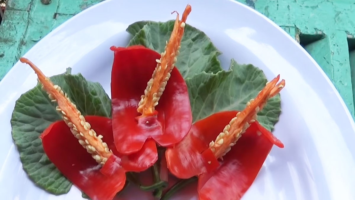 4 cách tỉa hoa ớt đẹp nhanh đơn giản để trang trí món ăn