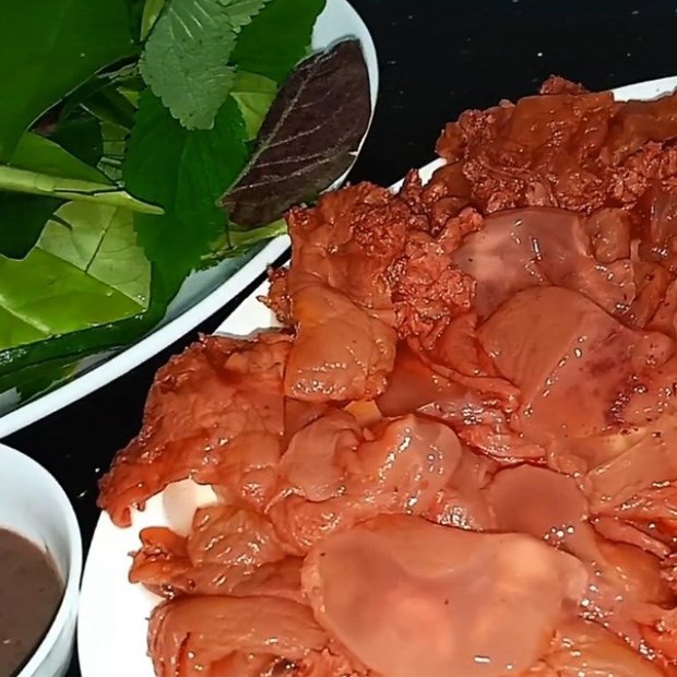 Cách làm nộm sứa đỏ chấm bỗng và mắm tôm thơm ngon hấp dẫn lạ miệng
