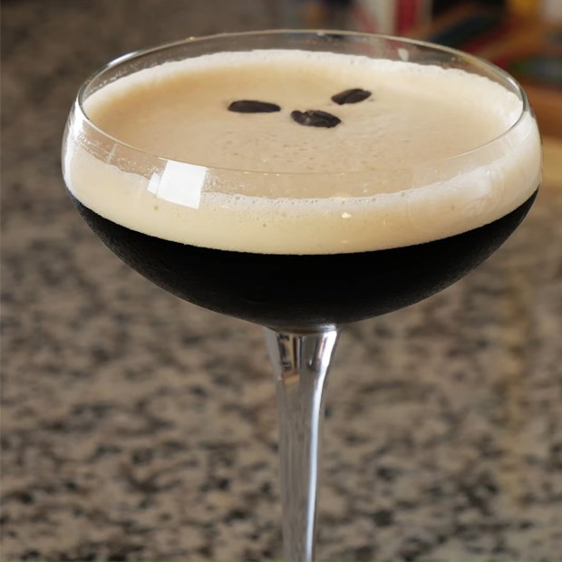 Công thức pha cà phê Espresso Martini Cocktail nồng nàn đánh thức giác quan