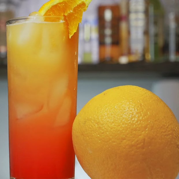 Cách pha chế Cocktail Tequila Sunrise hương vị mạnh mẽ như mặt trời mọc