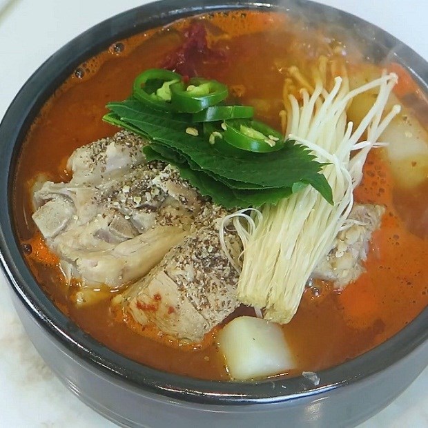 Cách nấu canh khoai tây xương hầm Hàn Quốc bổ dưỡng, ấm bụng dễ làm tại nhà