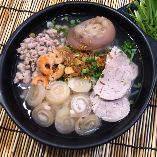 Cách nấu hủ tiếu da heo cuộn mới lạ hấp dẫn thơm ngon dễ làm tại nhà
