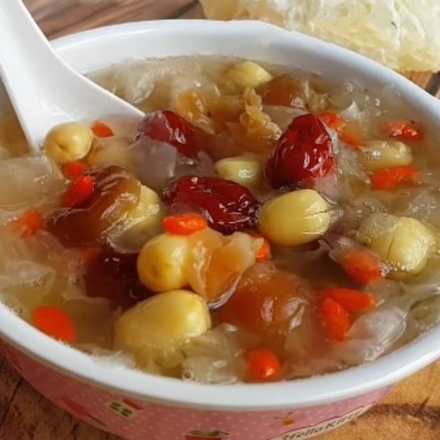 Cách nấu chè hạt sen nấm tuyết, siêu phẩm của Đài Loan