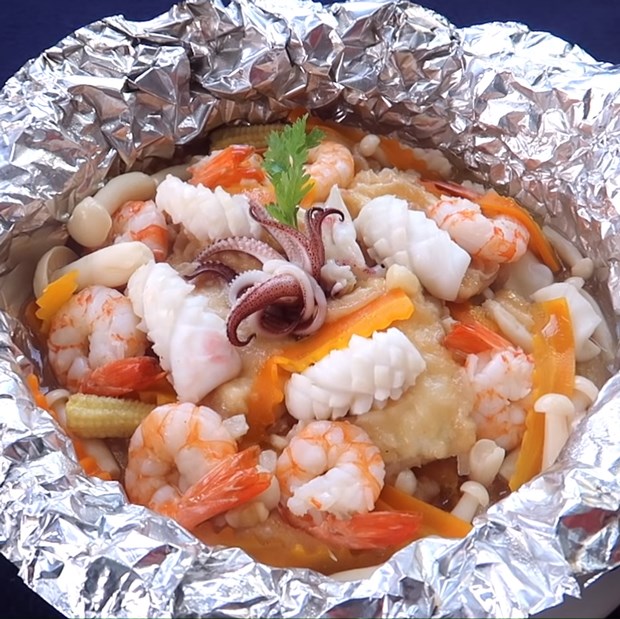 Cách làm đậu hũ hải sản nướng giấy bạc siêu thơm ngon, cực hoành tráng