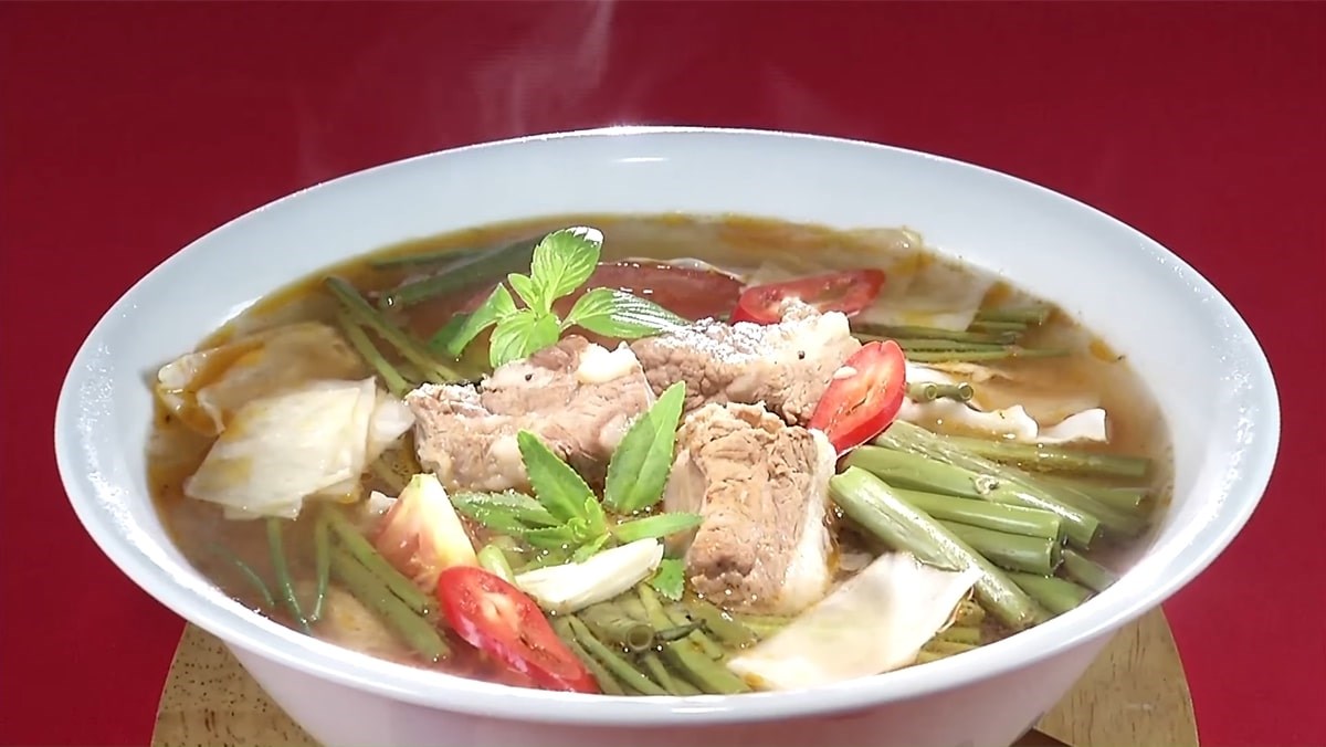 Canh sườn nấu chua