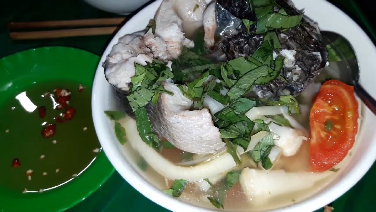 Canh chua cá bồn bồn