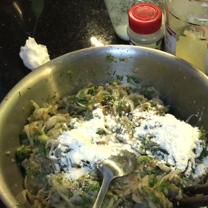 Bước 2 Trộn nhân chả Chả cá ngần