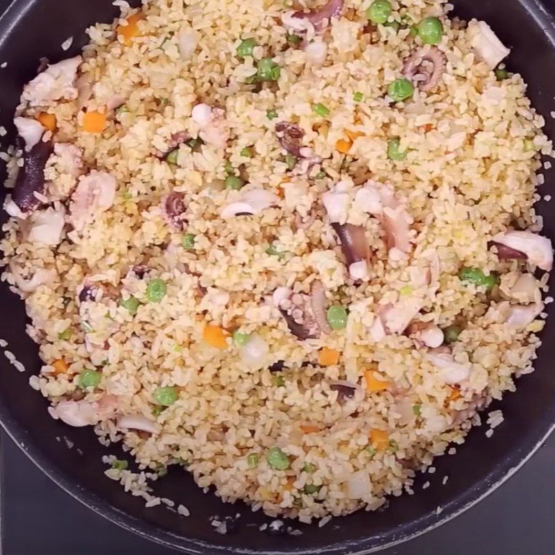 Bước 5 Cho cơm vào Cơm bạch tuộc